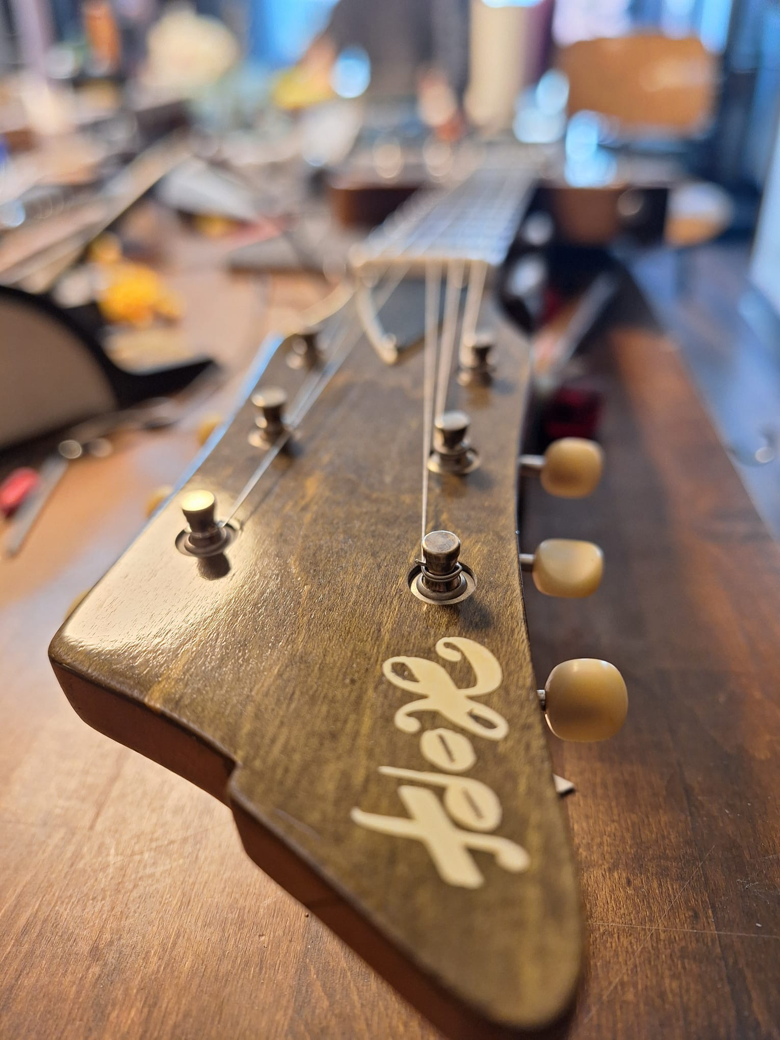 Skyrocket headstock